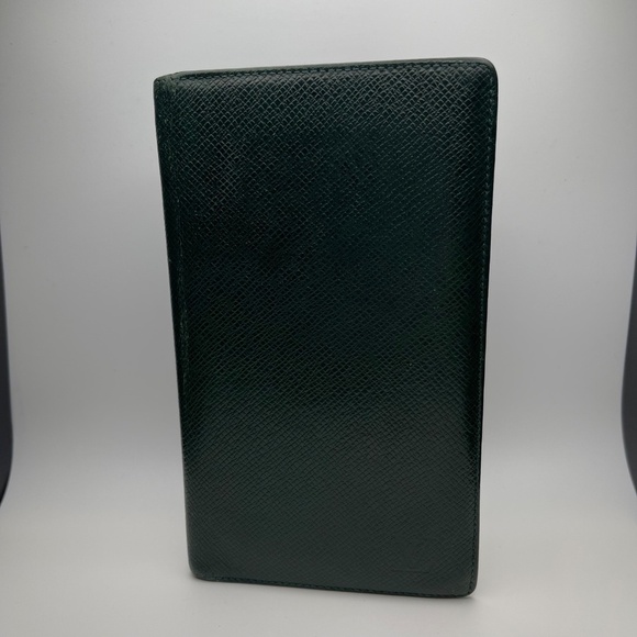 Louis Vuitton Green Taiga Leather Long Wallet/Card Holder - Preowned - Picture 2 of 16